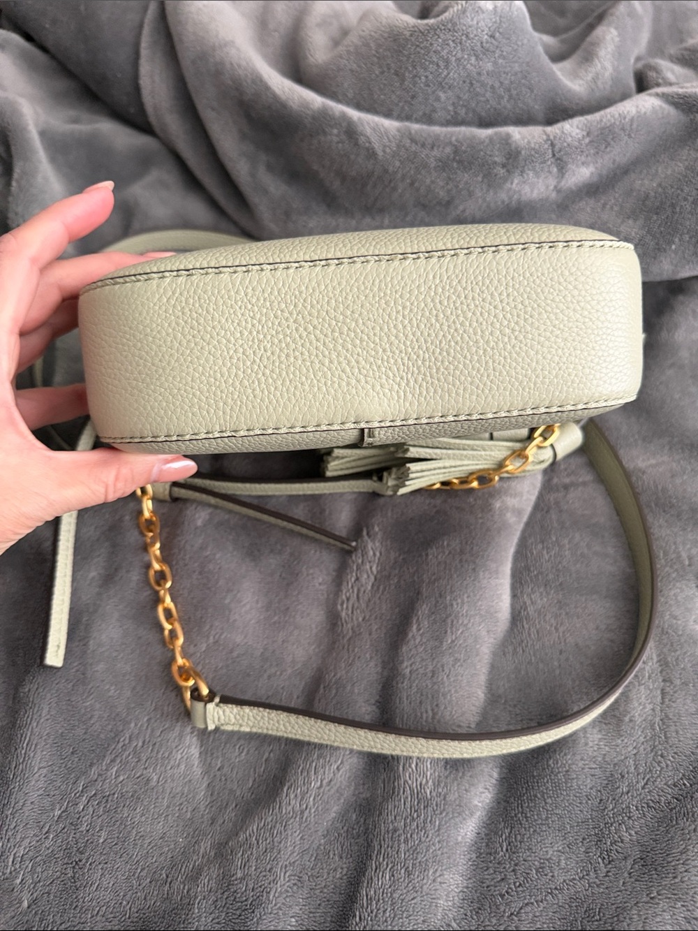 Tory Burch Light Green Leather Crossbody with Gold Hardware - Picture 4 of 5